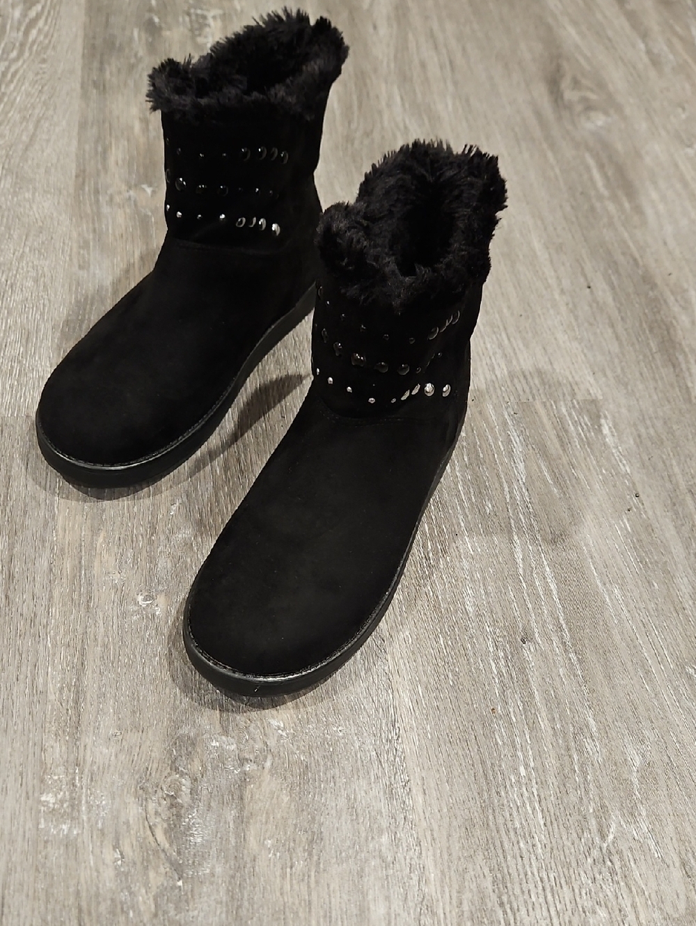 Unisa Unarther-m Womens Ankle Boot Rivet Design & Faux Fur Size 8.5M